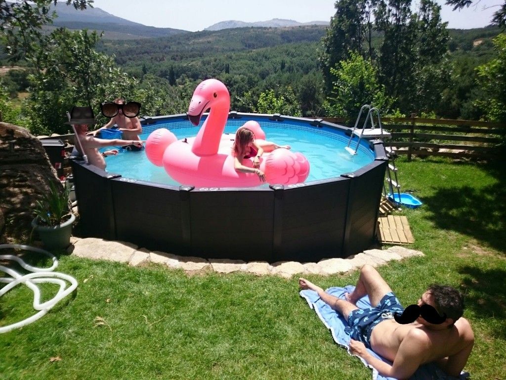 Piscina y vistas a la sierra