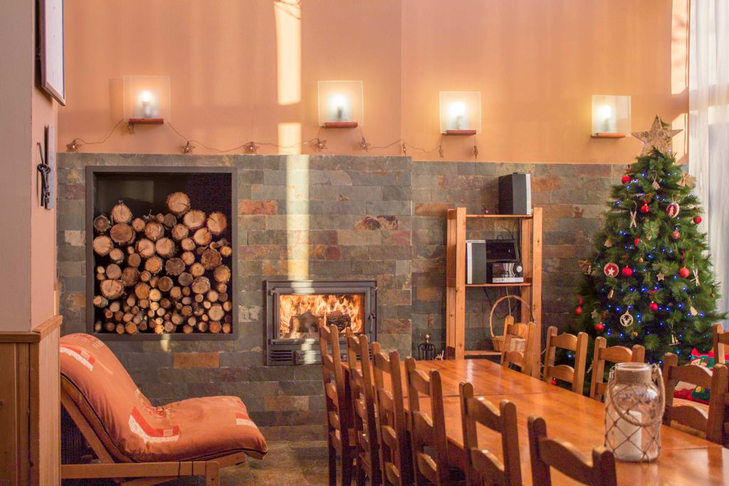 Salón con chimenea